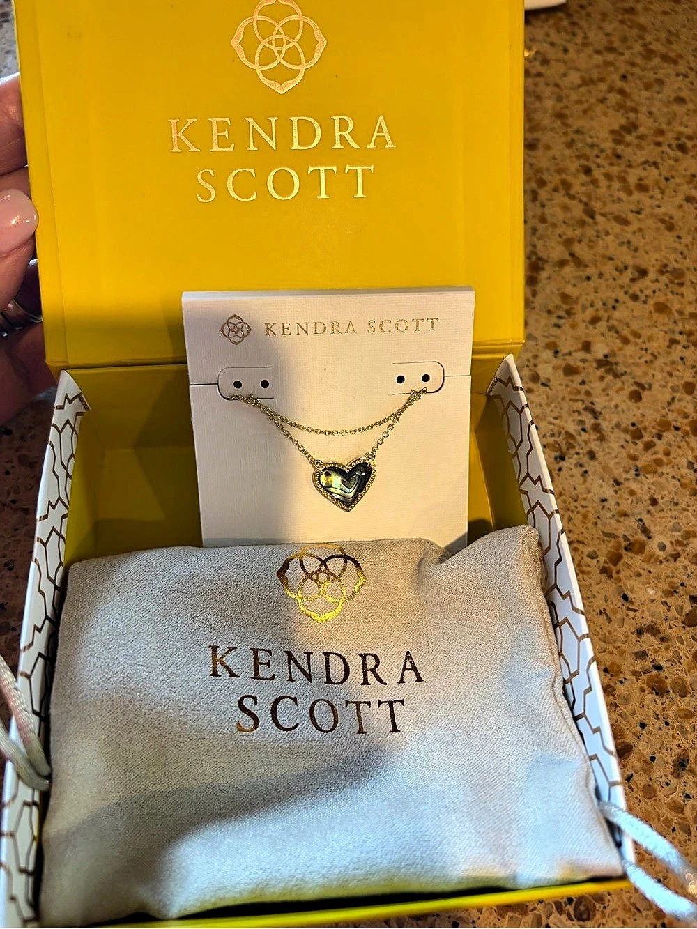 Kendra Scott Ari Heart Gold Pendant Necklace in Abalone Shell & Green Necklace